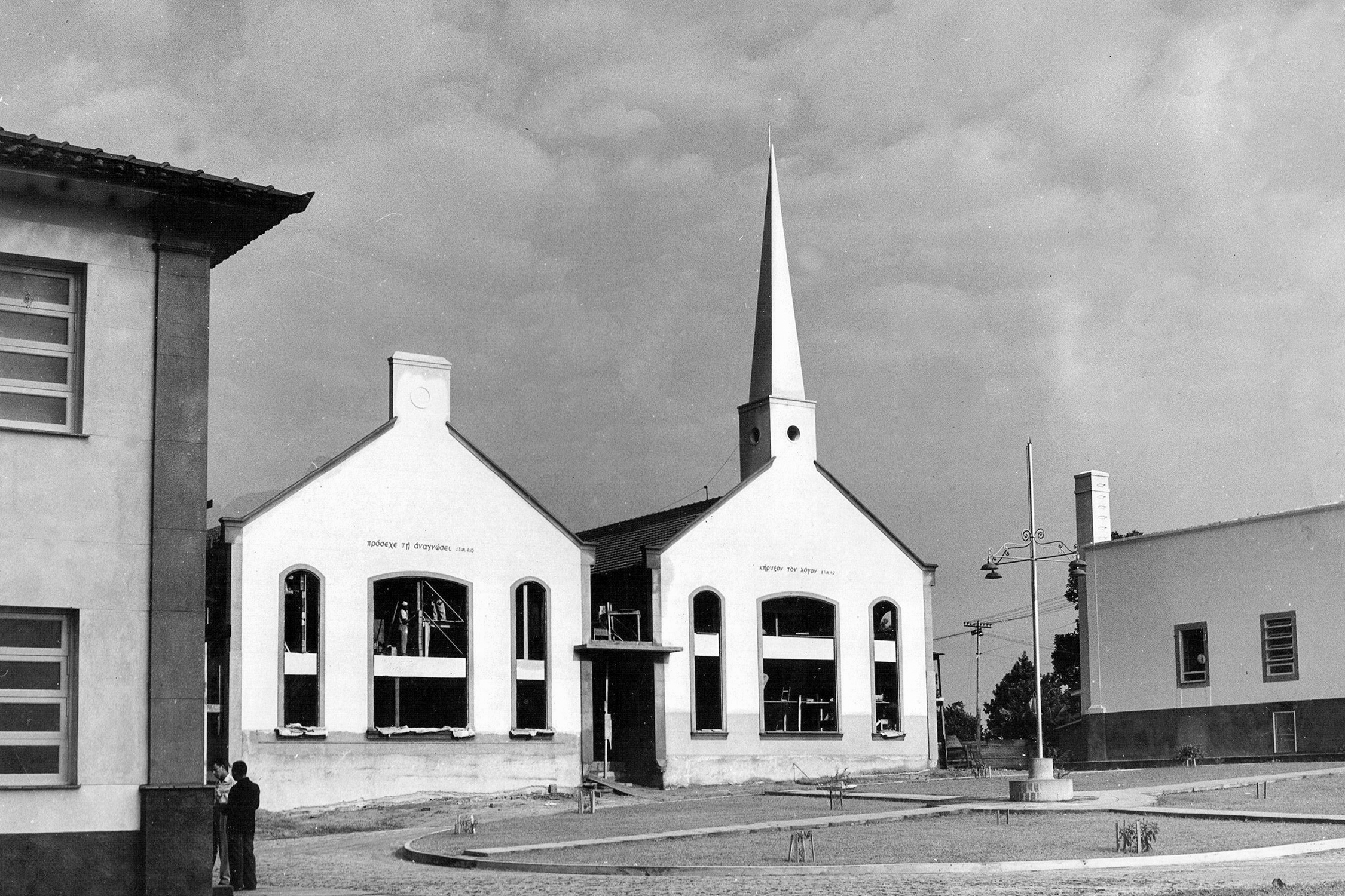 Biblioteca e capela em construção